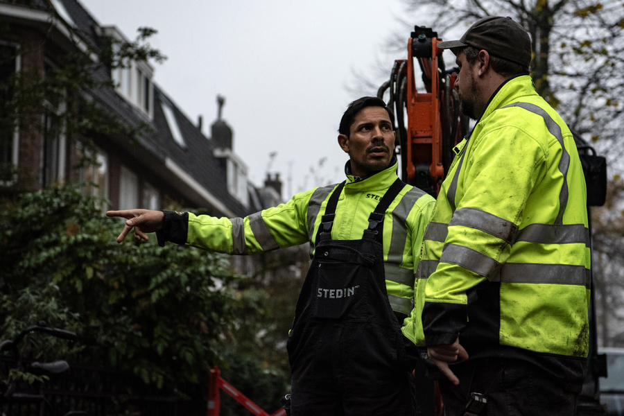 Stedin tekent contract met 12 aannemers voor verzwaring stroomnet in buurten