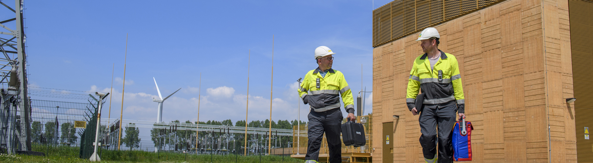 Monteurs van Stedin lopen op locatie