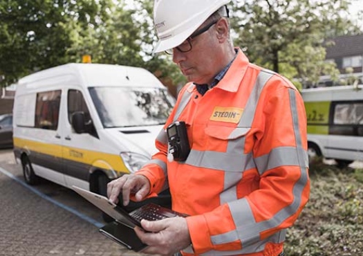 Monteur van Stedin aan het werk