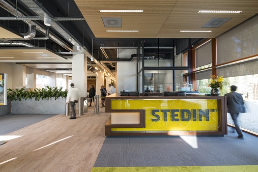 De receptie bij een kantoorpand van Stedin