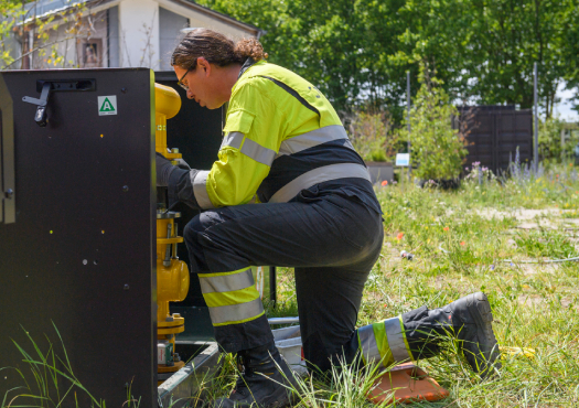 Stedin-medewerker aan het werk bij gasleiding