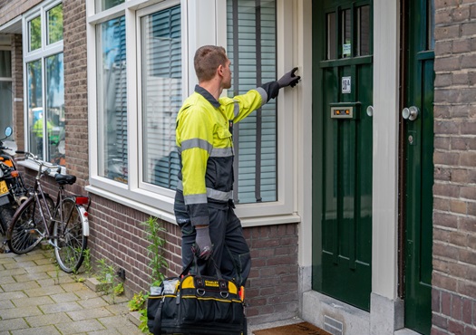 Stedin monteur belt aan bij huis klant
