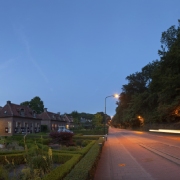 Woning met een donkere lucht