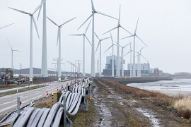Trekken van mantelbuizen onder haven van Vlissingen