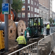 Medewerkers van Stedin bezig met werkzaamheden op straat